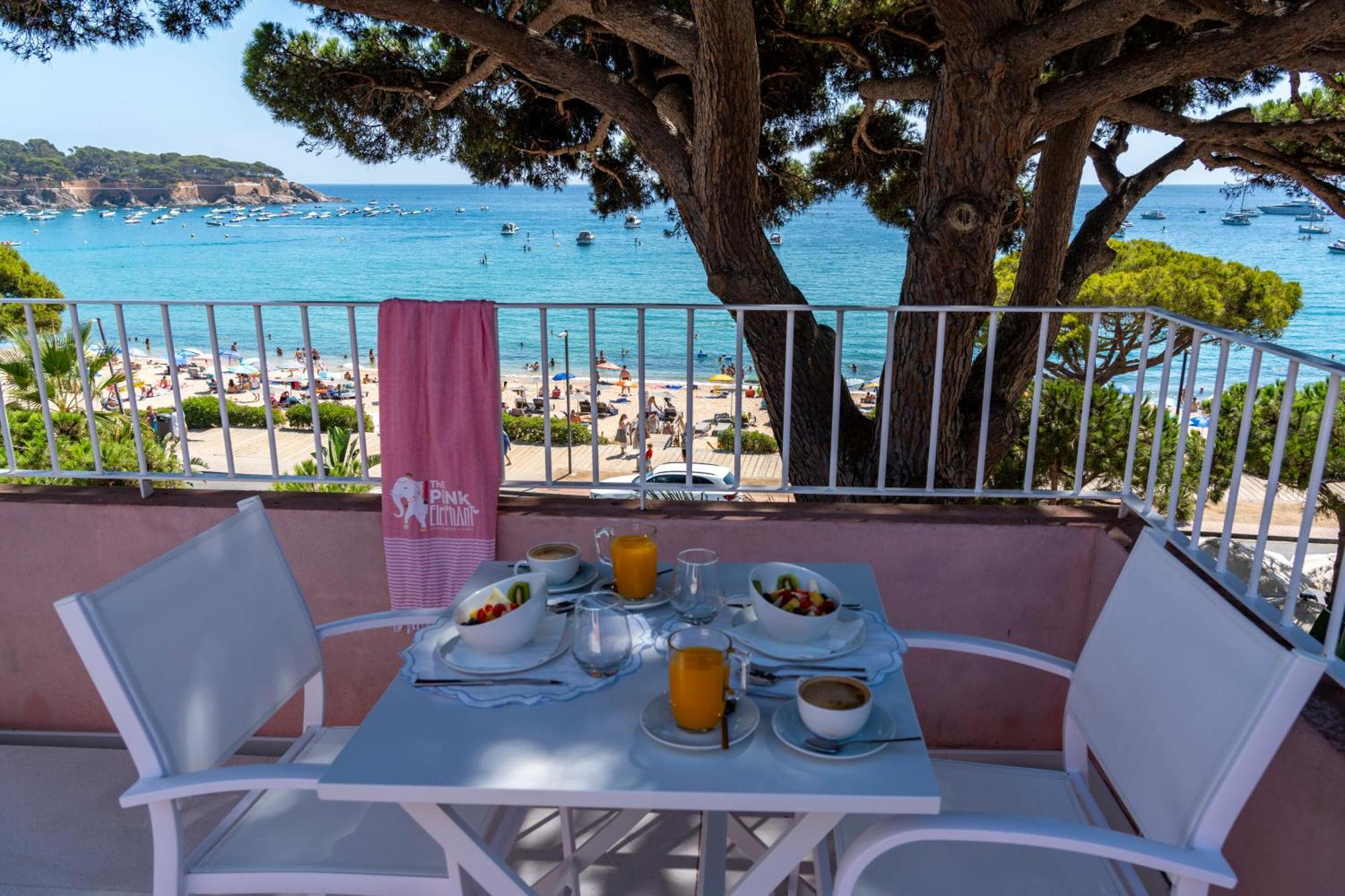 The Pink Elephant Hotel С'Агаро Экстерьер фото